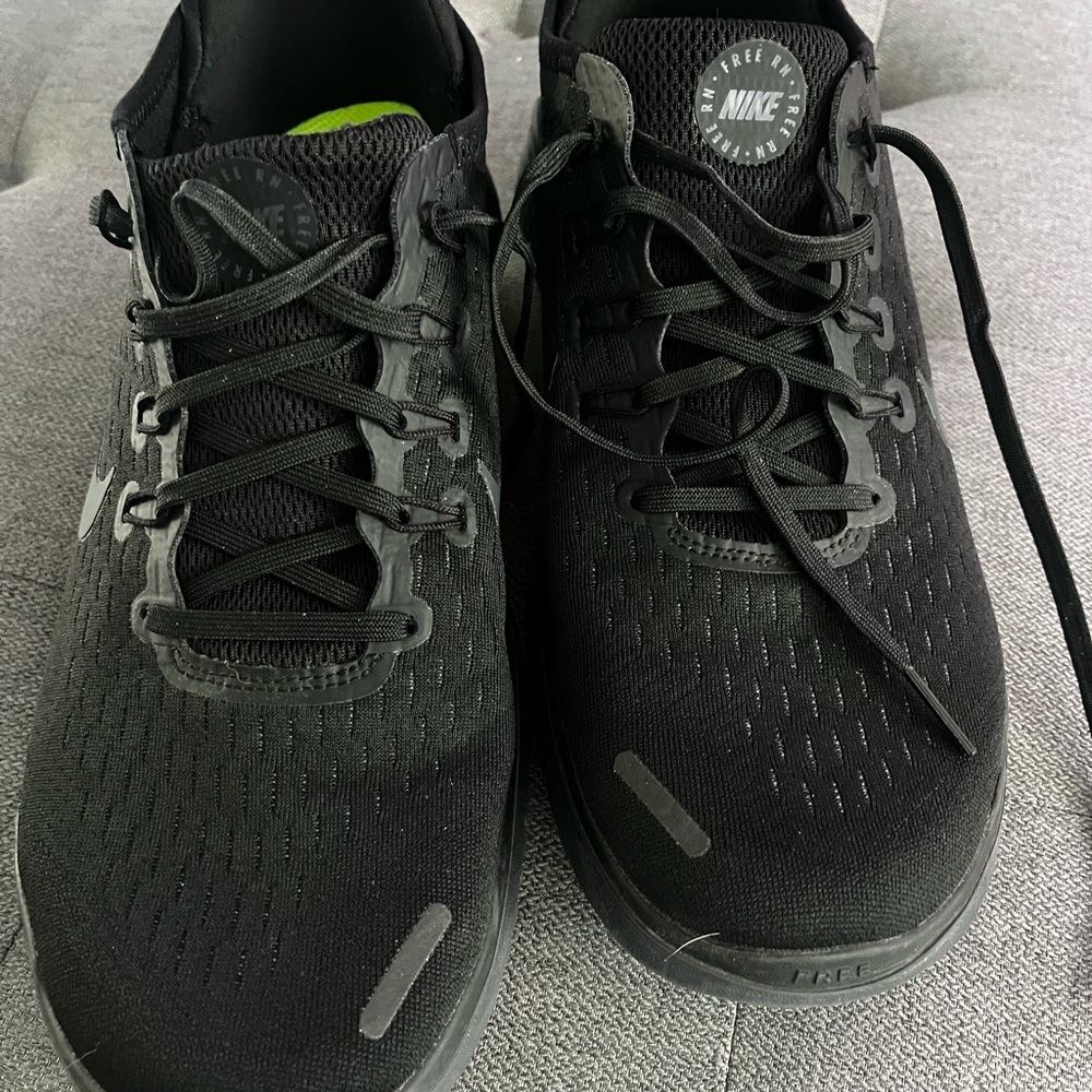 Nike Black Athletic Shoes with Reflective Accents